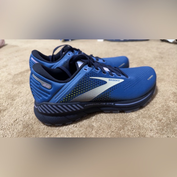 Brooks Shoes - NEW Brooks adrenaline 22s women’s size 7